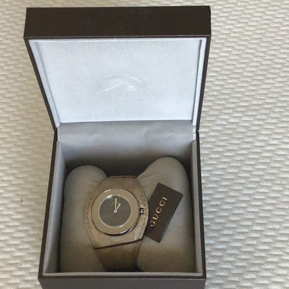 Gucci Womens Watch
